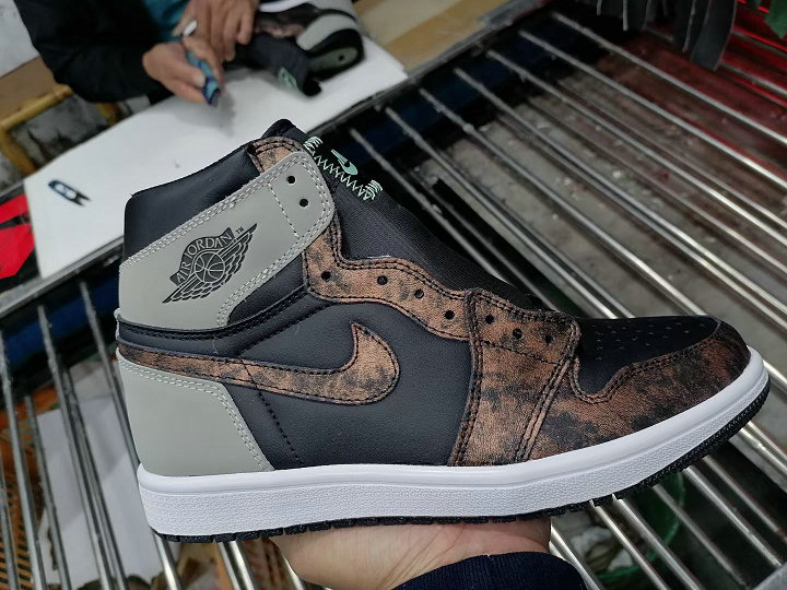 Nike Air Jordan 1 Retro High OG Patina